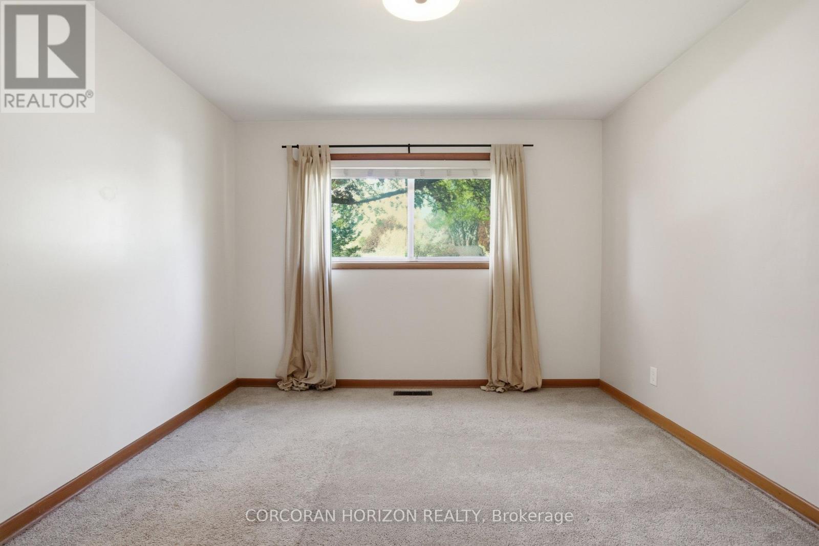 34 Yule Place, Kitchener, Ontario  N2B 2J8 - Photo 13 - X13146524