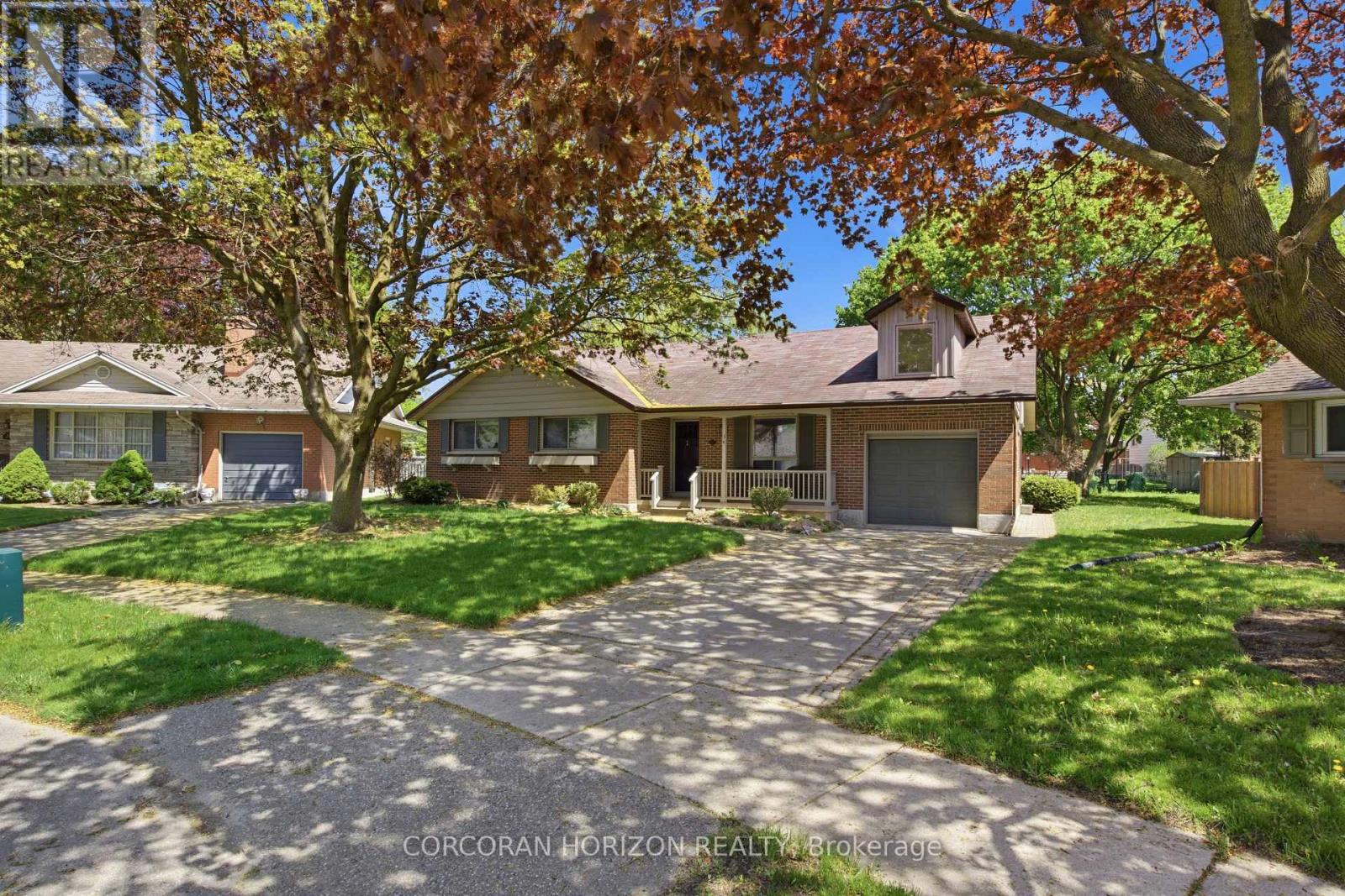 34 Yule Place, Kitchener, Ontario  N2B 2J8 - Photo 2 - X13146524