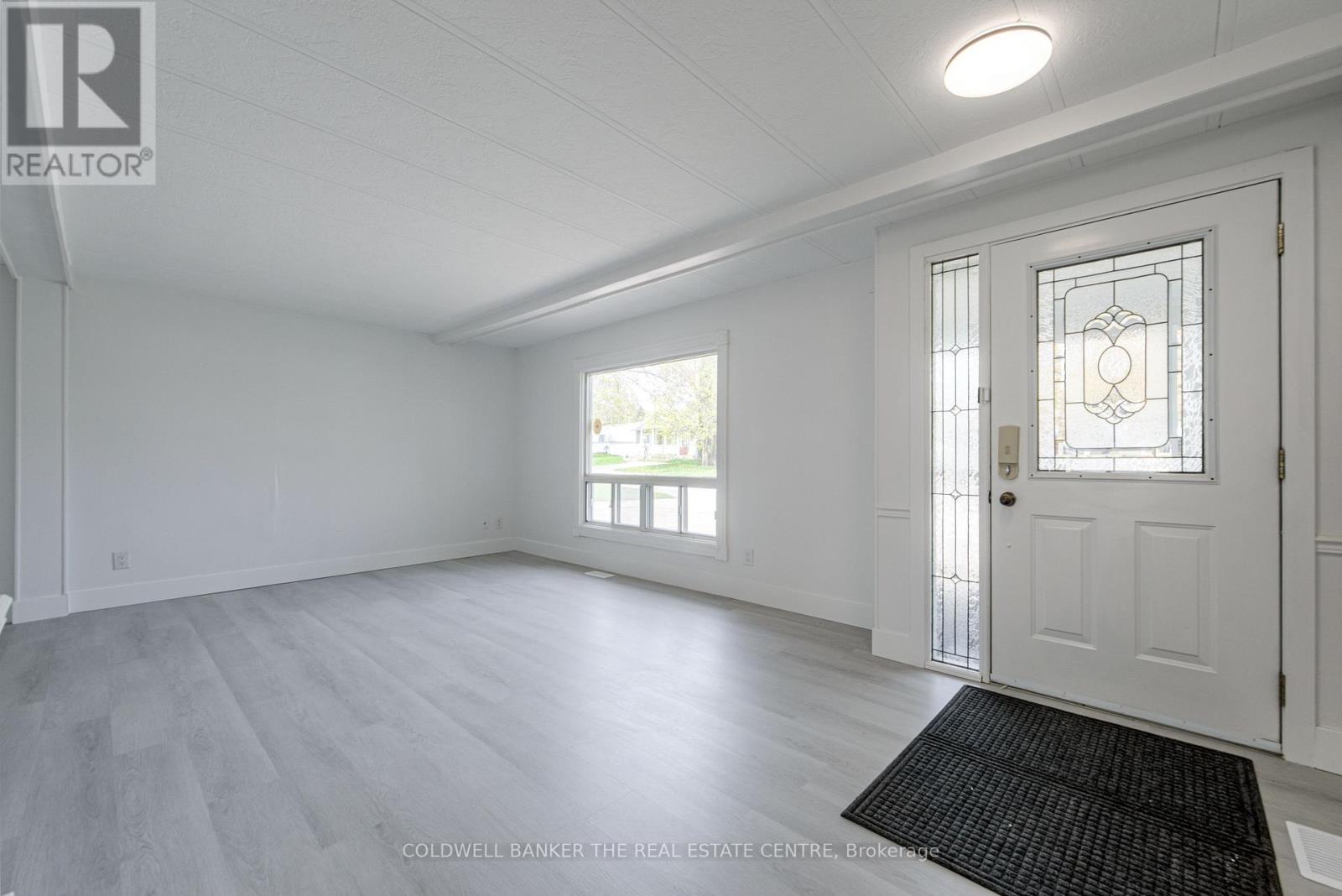 17 Linden Lane, Innisfil, Ontario  L9S 1P4 - Photo 4 - N13132150