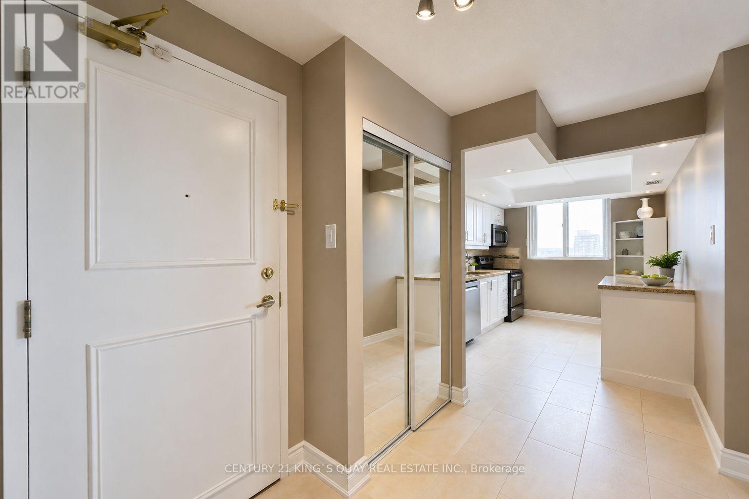 904 - 115 Hillcrest Avenue, Mississauga, Ontario L5B 3Y9 - Photo 3 - W13146552