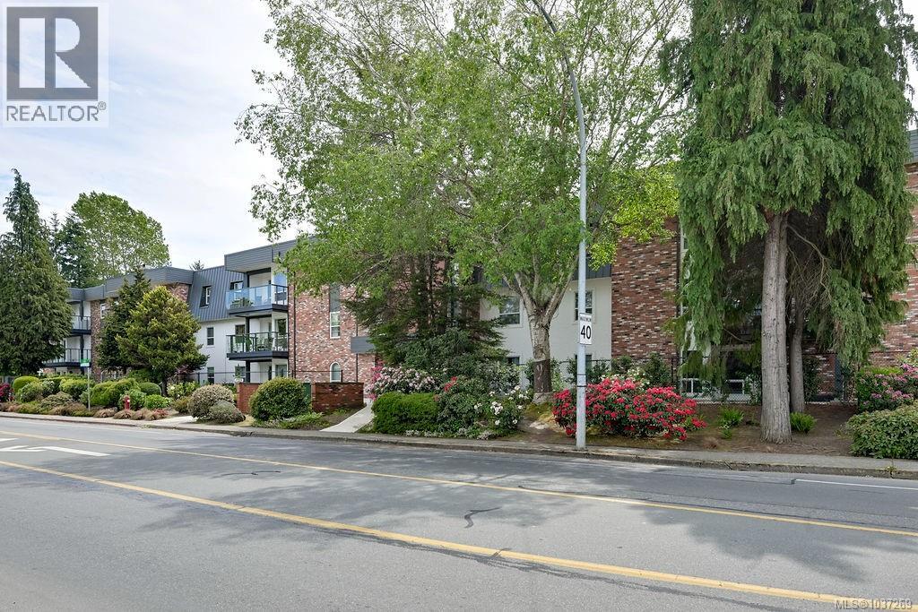 105 1725 Cedar Hill Cross Rd, Saanich, British Columbia