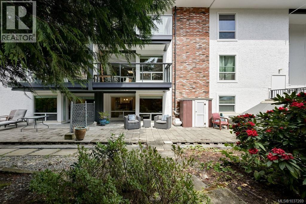 105 1725 Cedar Hill Cross Rd, Saanich, British Columbia  V8P 2P8 - Photo 11 - 1037269
