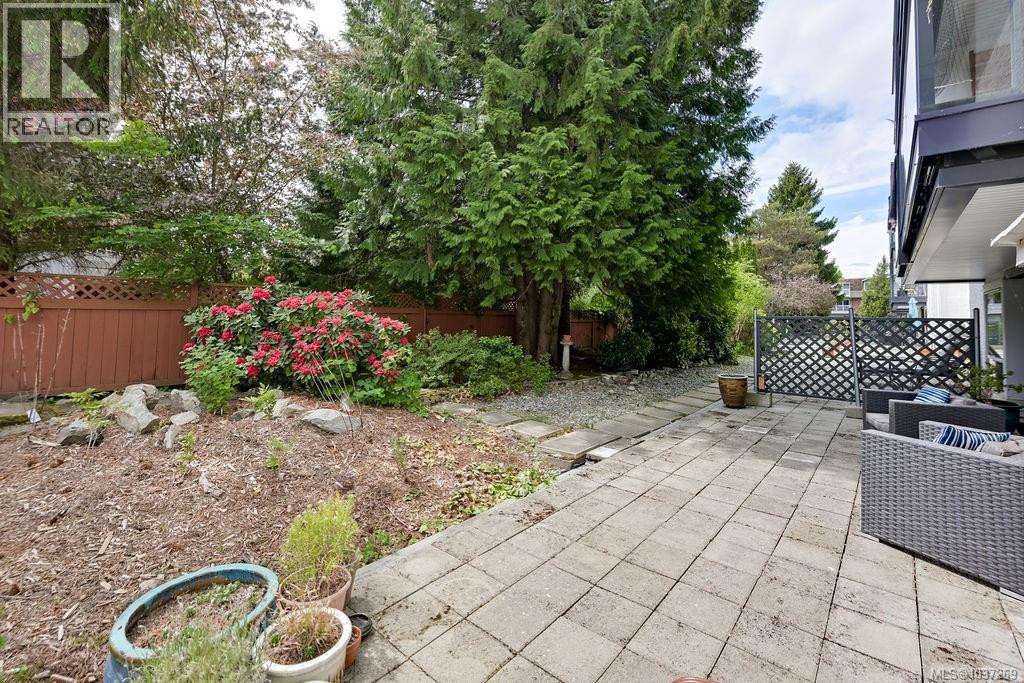 105 1725 Cedar Hill Cross Rd, Saanich, British Columbia  V8P 2P8 - Photo 39 - 1037269