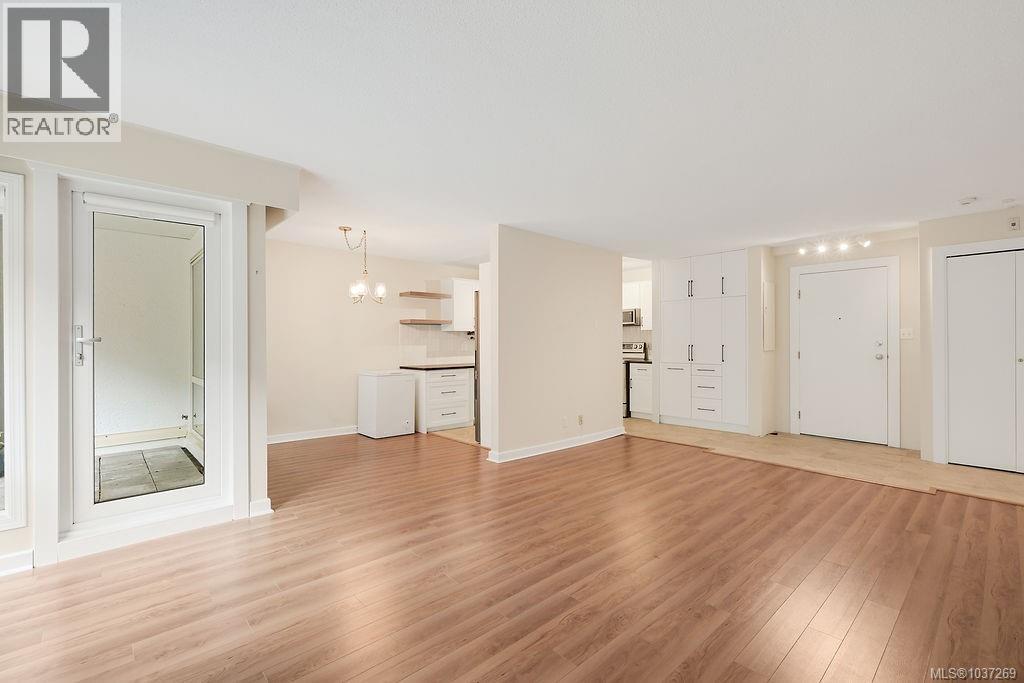 105 1725 Cedar Hill Cross Rd, Saanich, British Columbia  V8P 2P8 - Photo 4 - 1037269