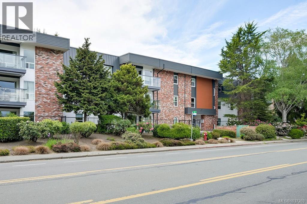 105 1725 Cedar Hill Cross Rd, Saanich, British Columbia  V8P 2P8 - Photo 41 - 1037269
