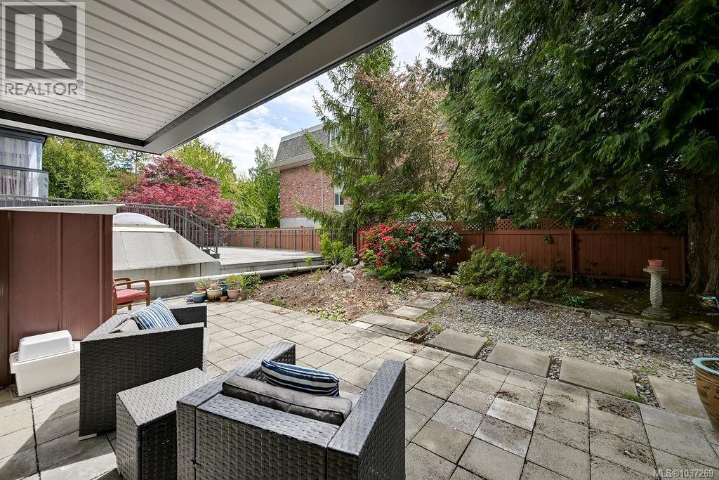 105 1725 Cedar Hill Cross Rd, Saanich, British Columbia  V8P 2P8 - Photo 8 - 1037269