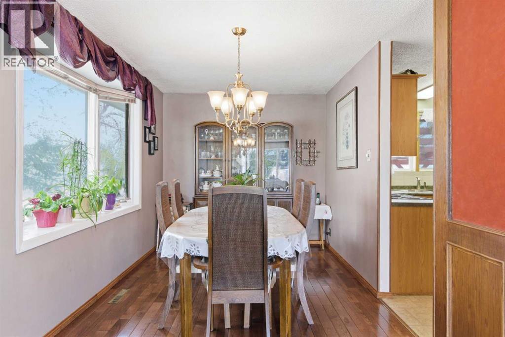 6004 Lloyd Crescent Sw, Calgary, Alberta  T3E 5V7 - Photo 10 - A2312280