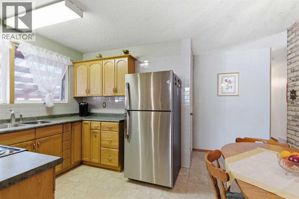 6004 Lloyd Crescent Sw, Calgary, Alberta  T3E 5V7 - Photo 11 - A2312280