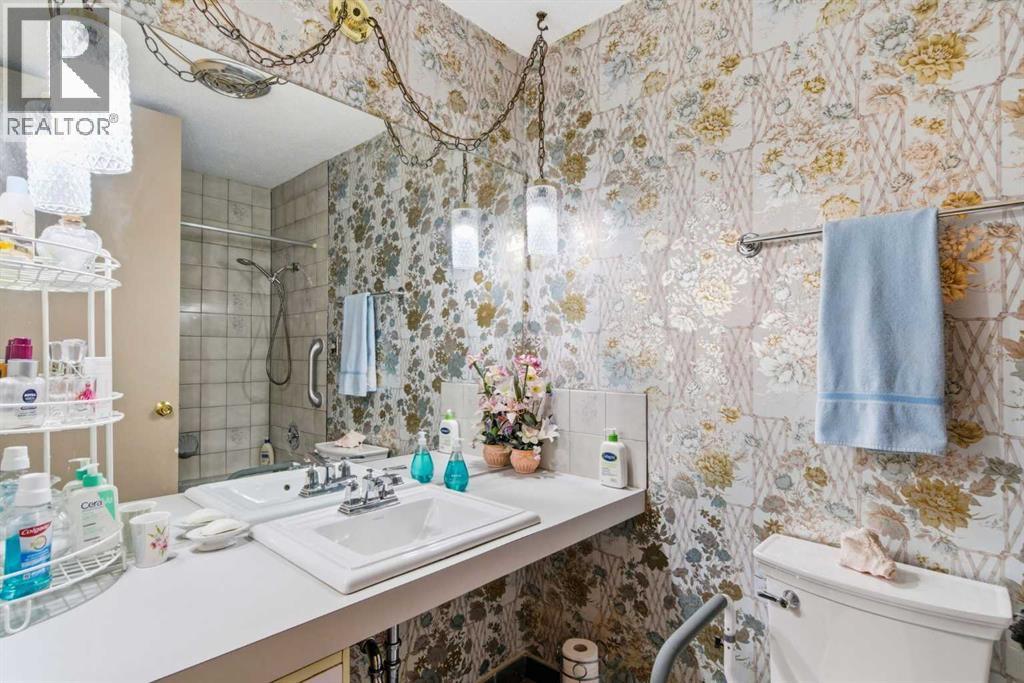 6004 Lloyd Crescent Sw, Calgary, Alberta  T3E 5V7 - Photo 24 - A2312280