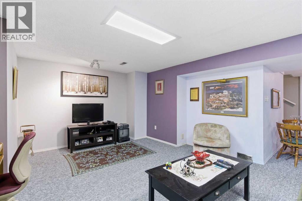 6004 Lloyd Crescent Sw, Calgary, Alberta  T3E 5V7 - Photo 29 - A2312280