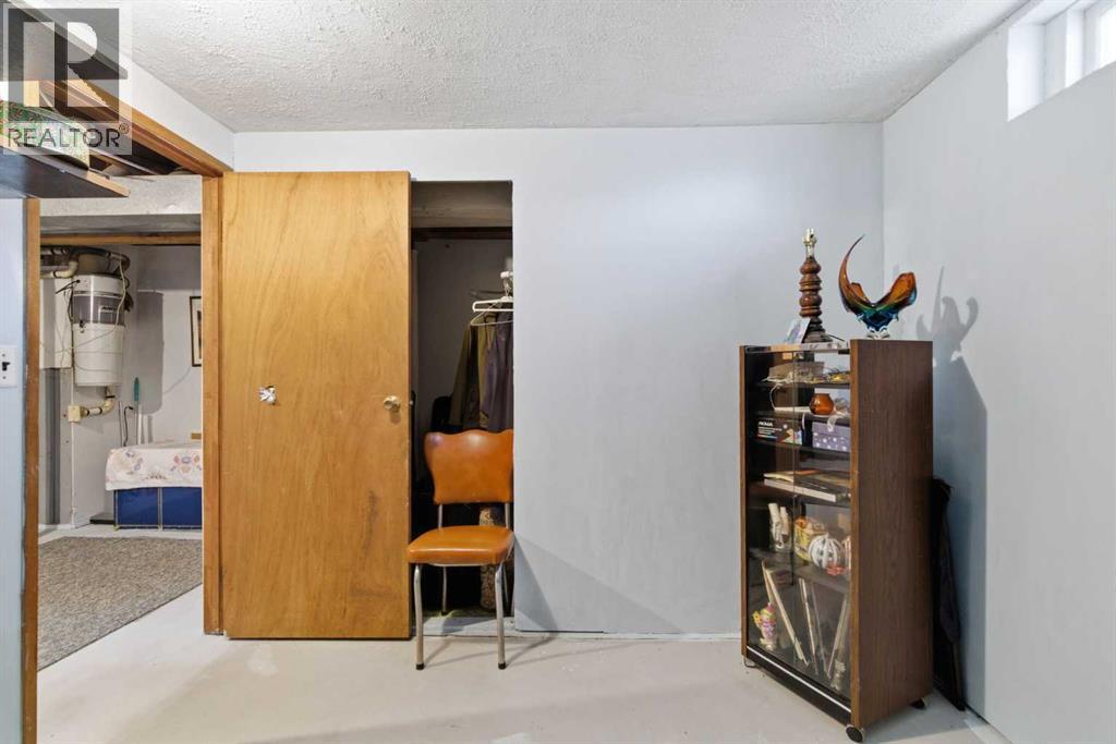 6004 Lloyd Crescent Sw, Calgary, Alberta  T3E 5V7 - Photo 36 - A2312280