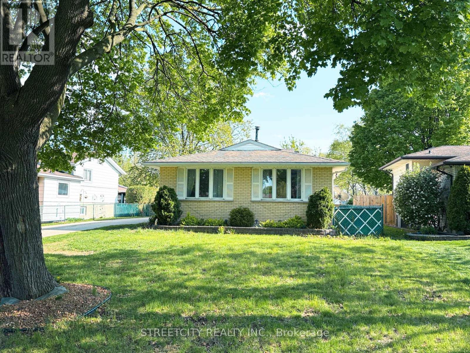 785 Ross Avenue, Sarnia, Ontario  N7T 7R1 - Photo 1 - X13146660
