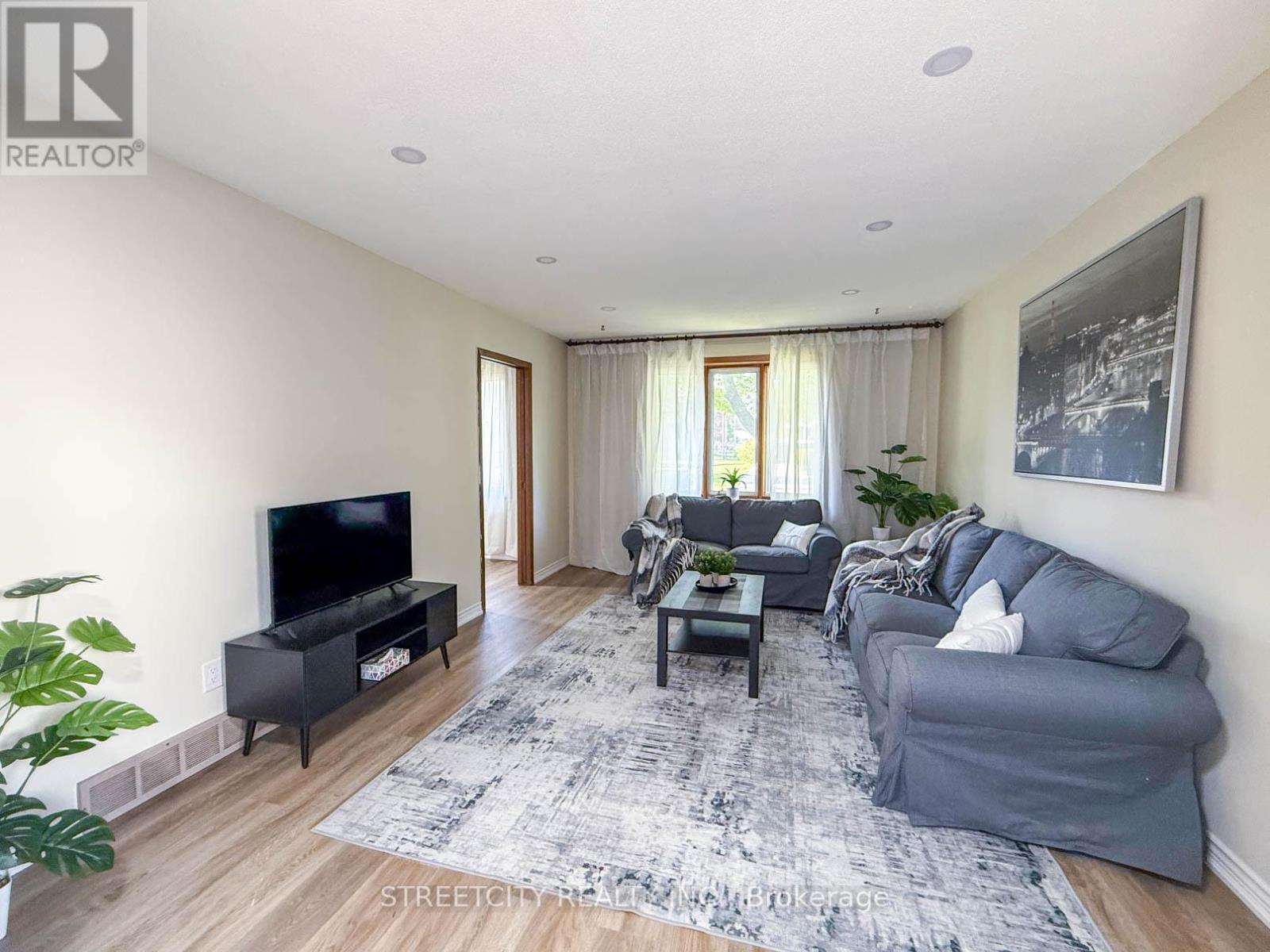 785 Ross Avenue, Sarnia, Ontario  N7T 7R1 - Photo 3 - X13146660