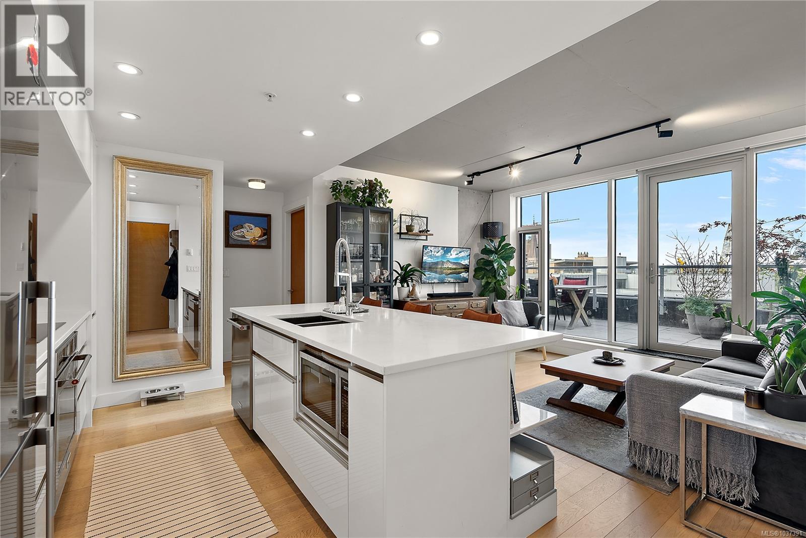604 989 Johnson St, Victoria, British Columbia