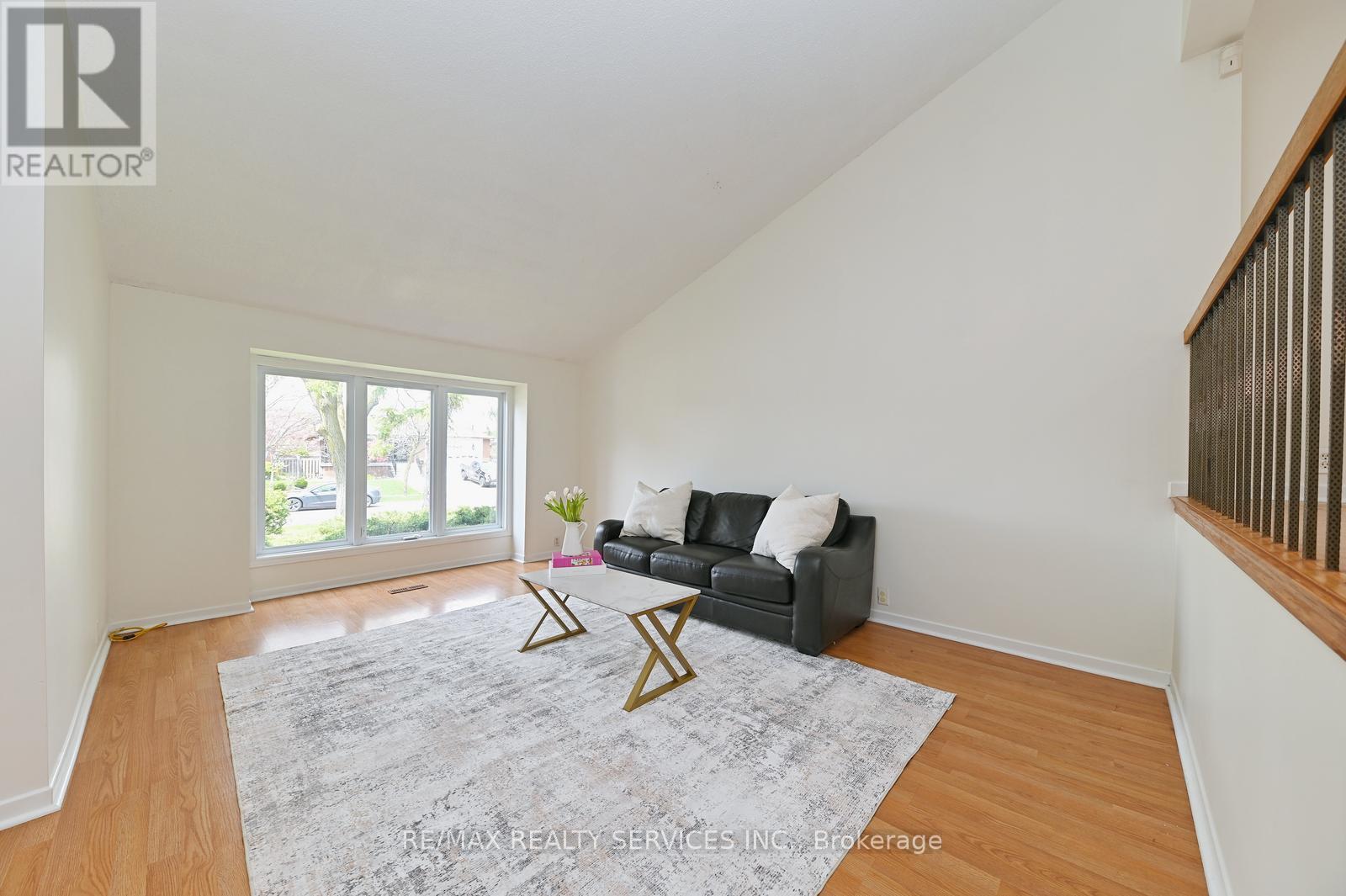 65 Massey Street, Brampton, Ontario  L6S 3A3 - Photo 5 - W13146308