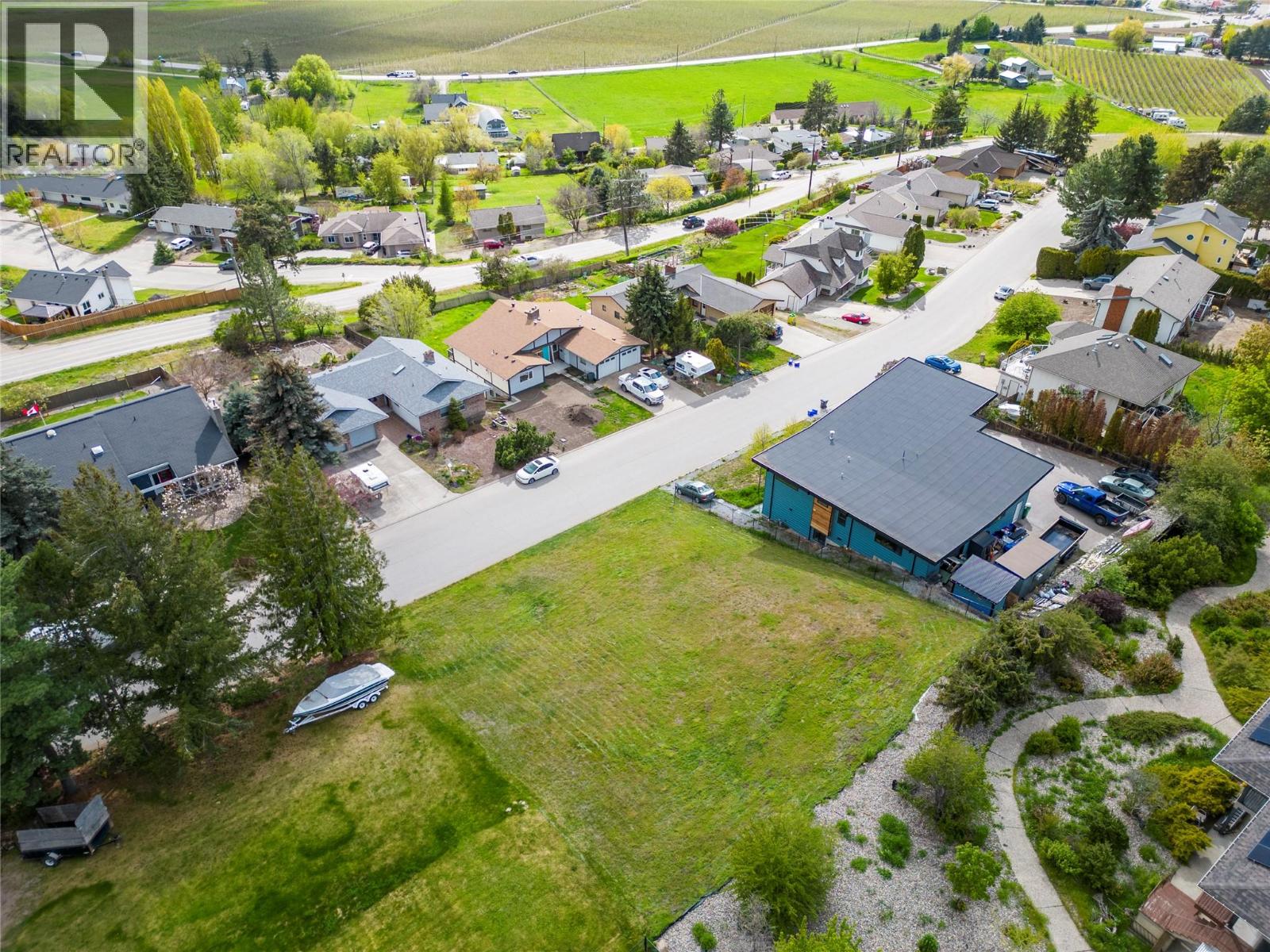 435 Scenic Drive, Coldstream, British Columbia V1B 2W9 - Photo 3 - 10388066