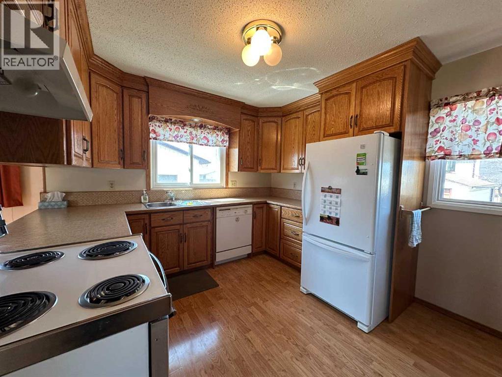 5550 & 5552 47 Avenuecrescent, Ponoka, Alberta  T4J 1J9 - Photo 8 - A2306915