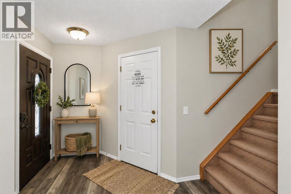 42 Royal Elm Drive NW, Calgary, Alberta  T3G 5P7 - Photo 4 - A2311261