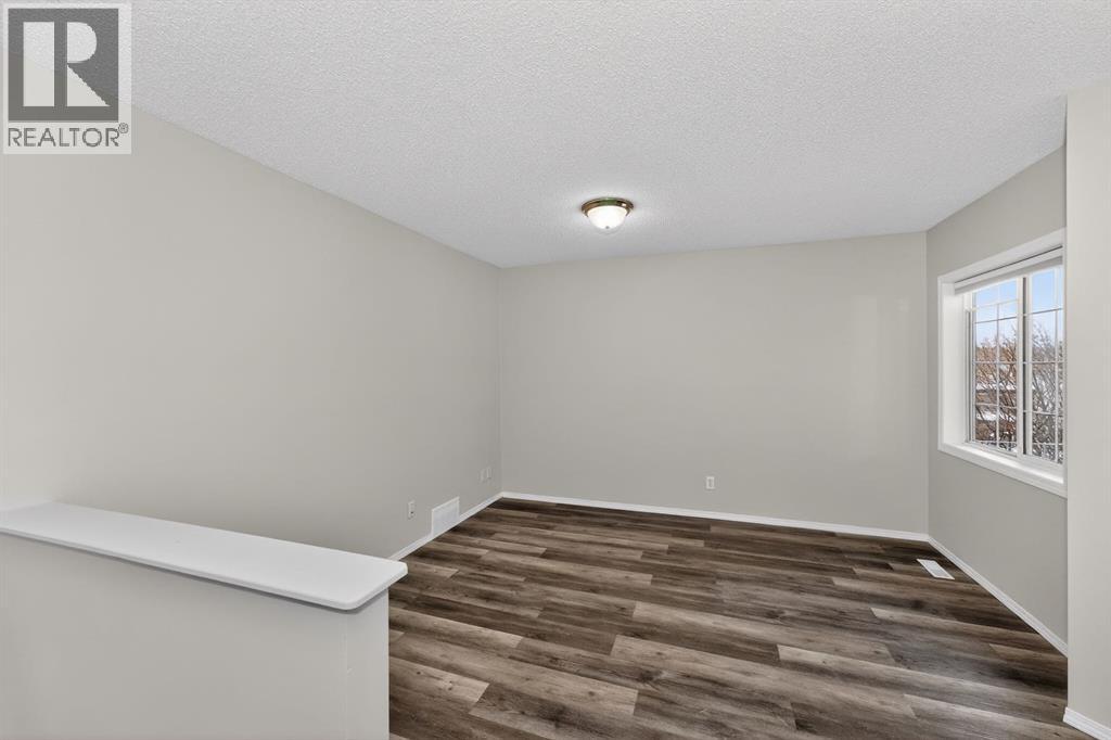 42 Royal Elm Drive NW, Calgary, Alberta  T3G 5P7 - Photo 7 - A2311261