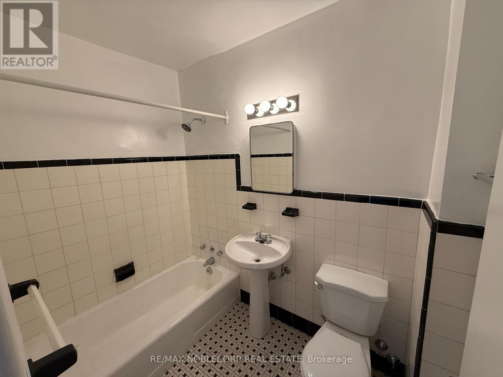 212 - 1315 Bayview Avenue, Toronto, Ontario  M4G 2Z8 - Photo 8 - C13146680