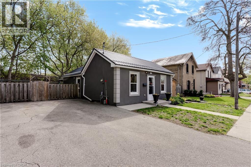 211 William Street, Brantford, Ontario  N3T 3L6 - Photo 3 - 40825058