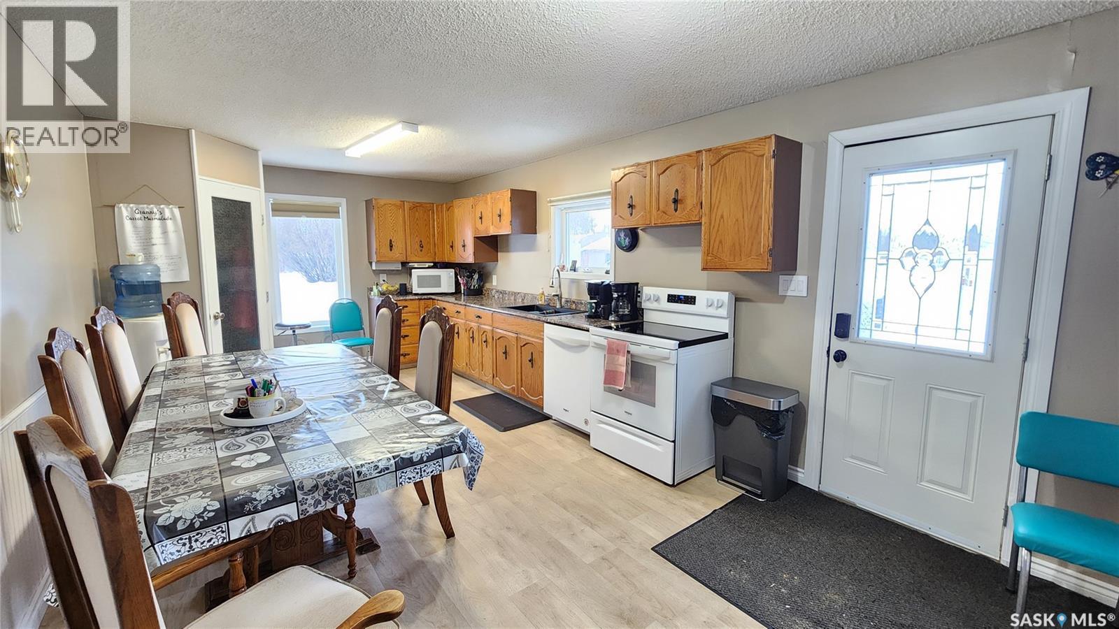 24 Railway Avenue, Meota Rm No.468, Saskatchewan  S9A 2X4 - Photo 6 - SK028358