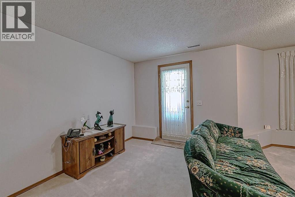 37 Edgepark Villas NW, Calgary, Alberta  T3A 3S2 - Photo 22 - A2310275