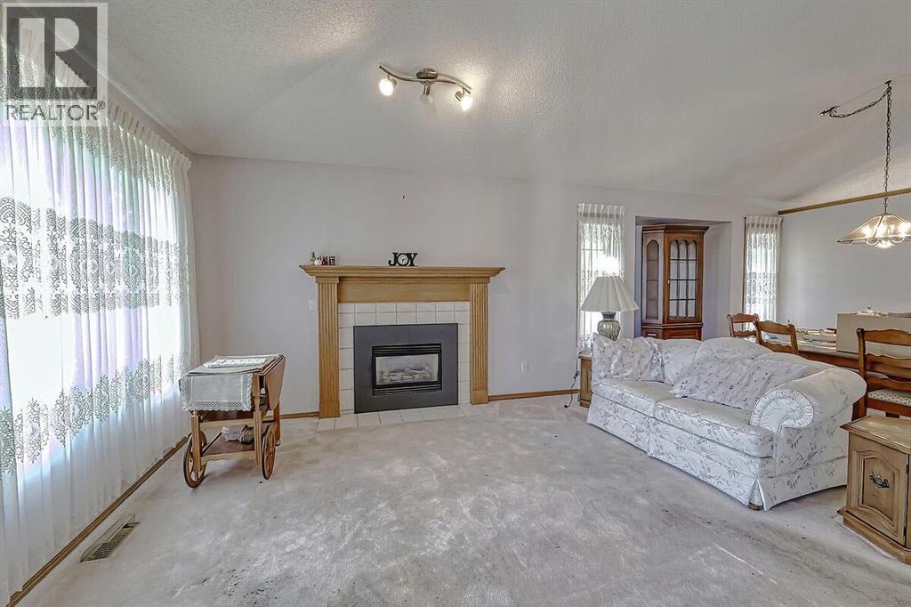 37 Edgepark Villas NW, Calgary, Alberta  T3A 3S2 - Photo 13 - A2310275