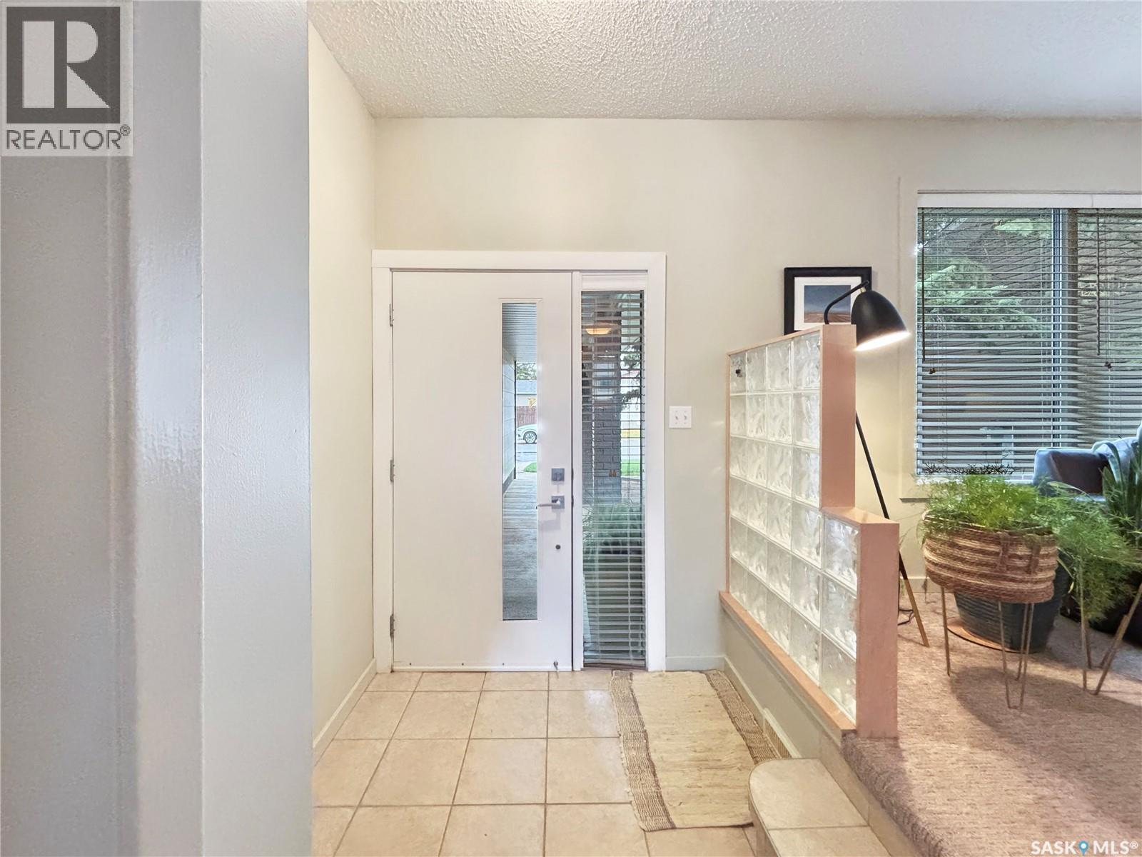 355 Ball Crescent, Saskatoon, Saskatchewan  S7K 6E3 - Photo 2 - SK036450