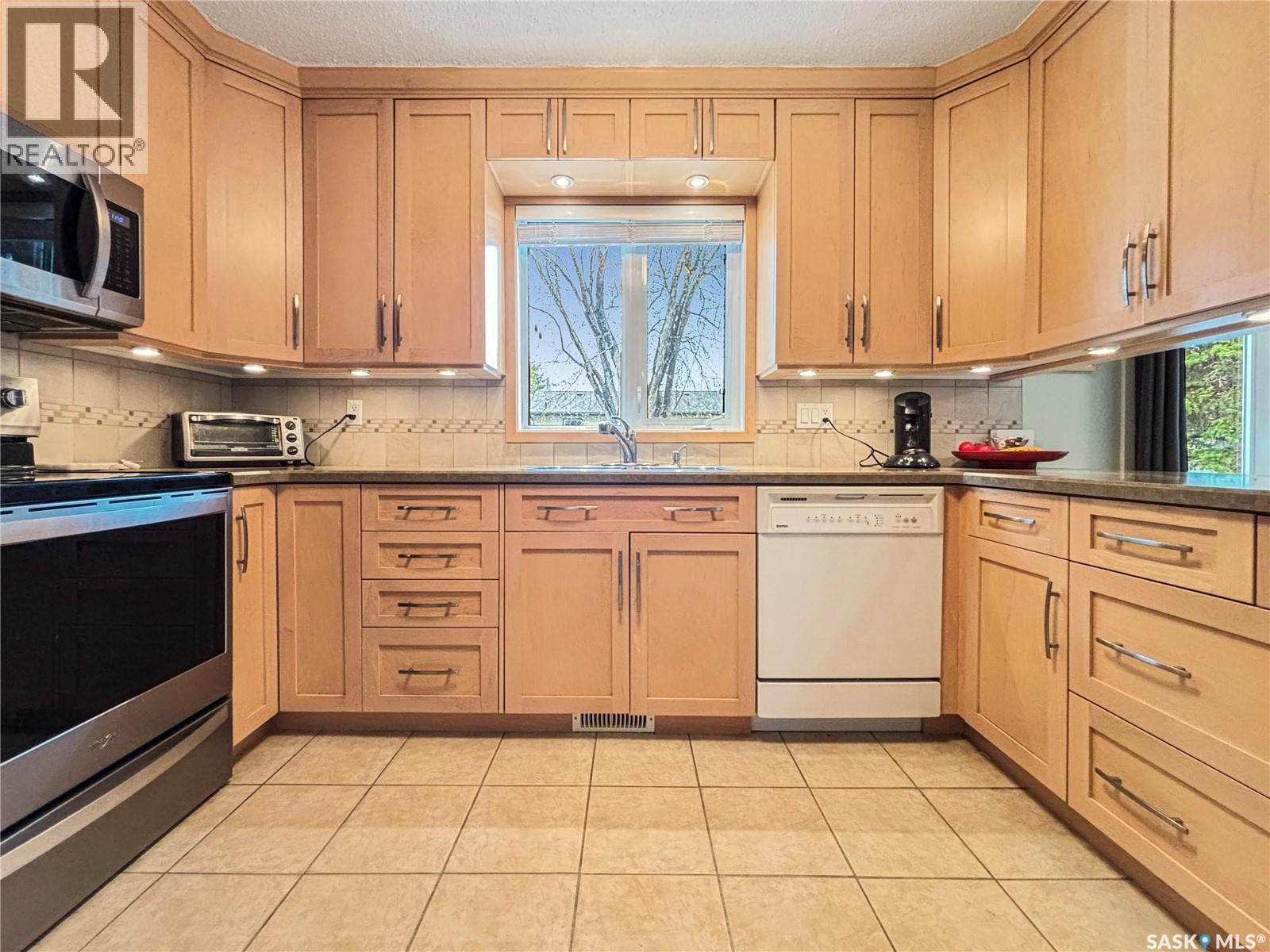 355 Ball Crescent, Saskatoon, Saskatchewan  S7K 6E3 - Photo 8 - SK036450