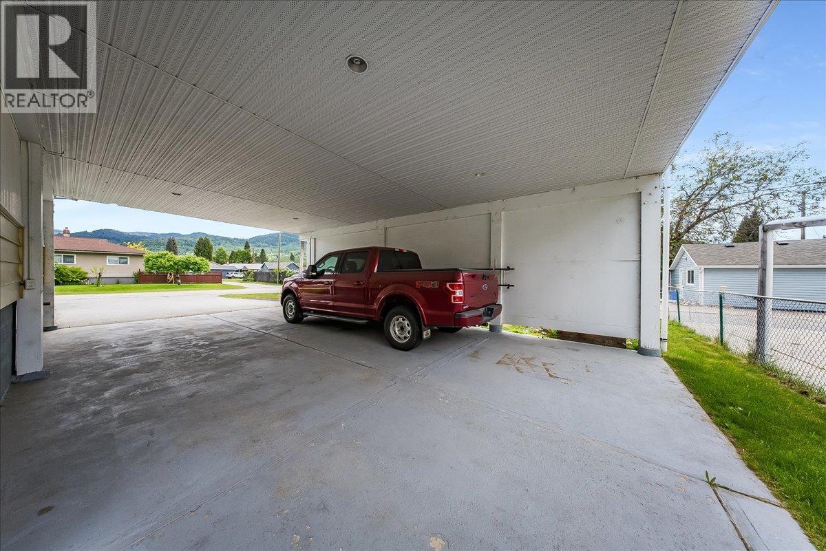 665 6 Street, Montrose, British Columbia  V0G 1P0 - Photo 10 - 10386909