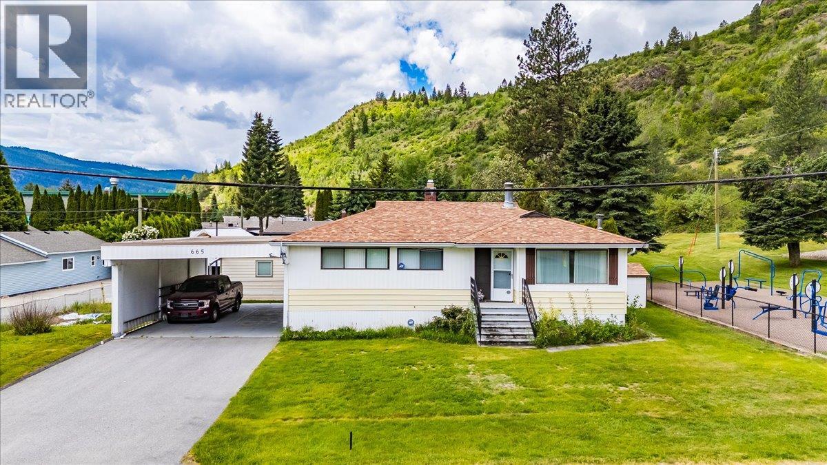 665 6 Street, Montrose, British Columbia  V0G 1P0 - Photo 62 - 10386909