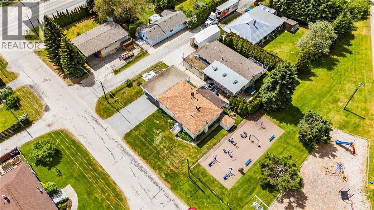 665 6 Street, Montrose, British Columbia  V0G 1P0 - Photo 65 - 10386909