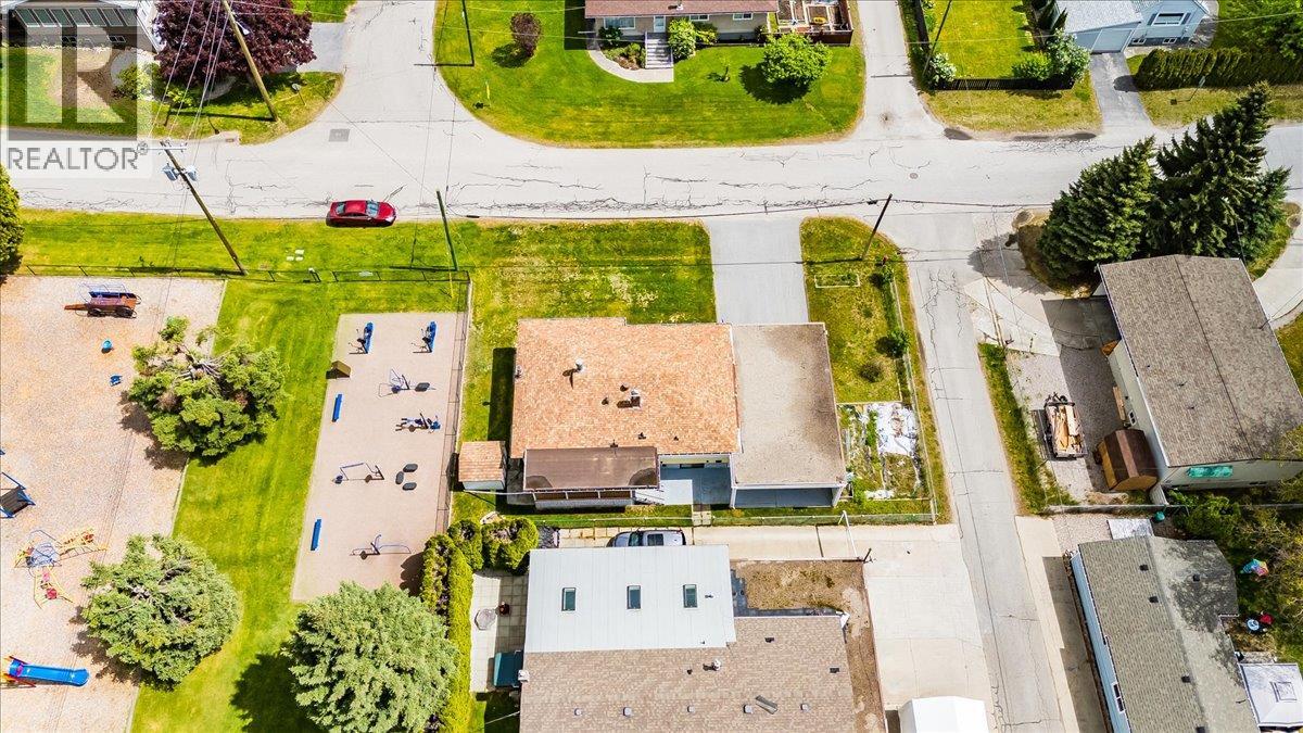 665 6 Street, Montrose, British Columbia  V0G 1P0 - Photo 68 - 10386909