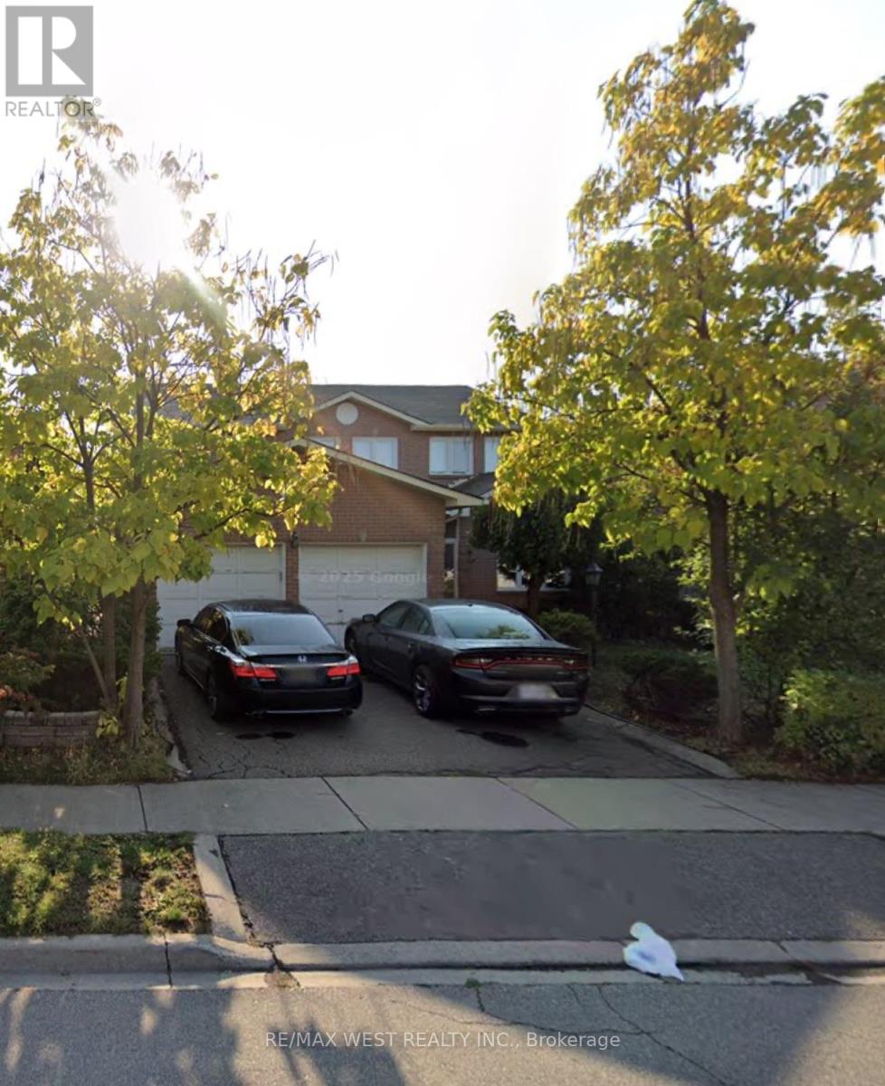 4 Lafleur Court, Brampton, Ontario L6Y 3L8 - Photo 2 - W13144964