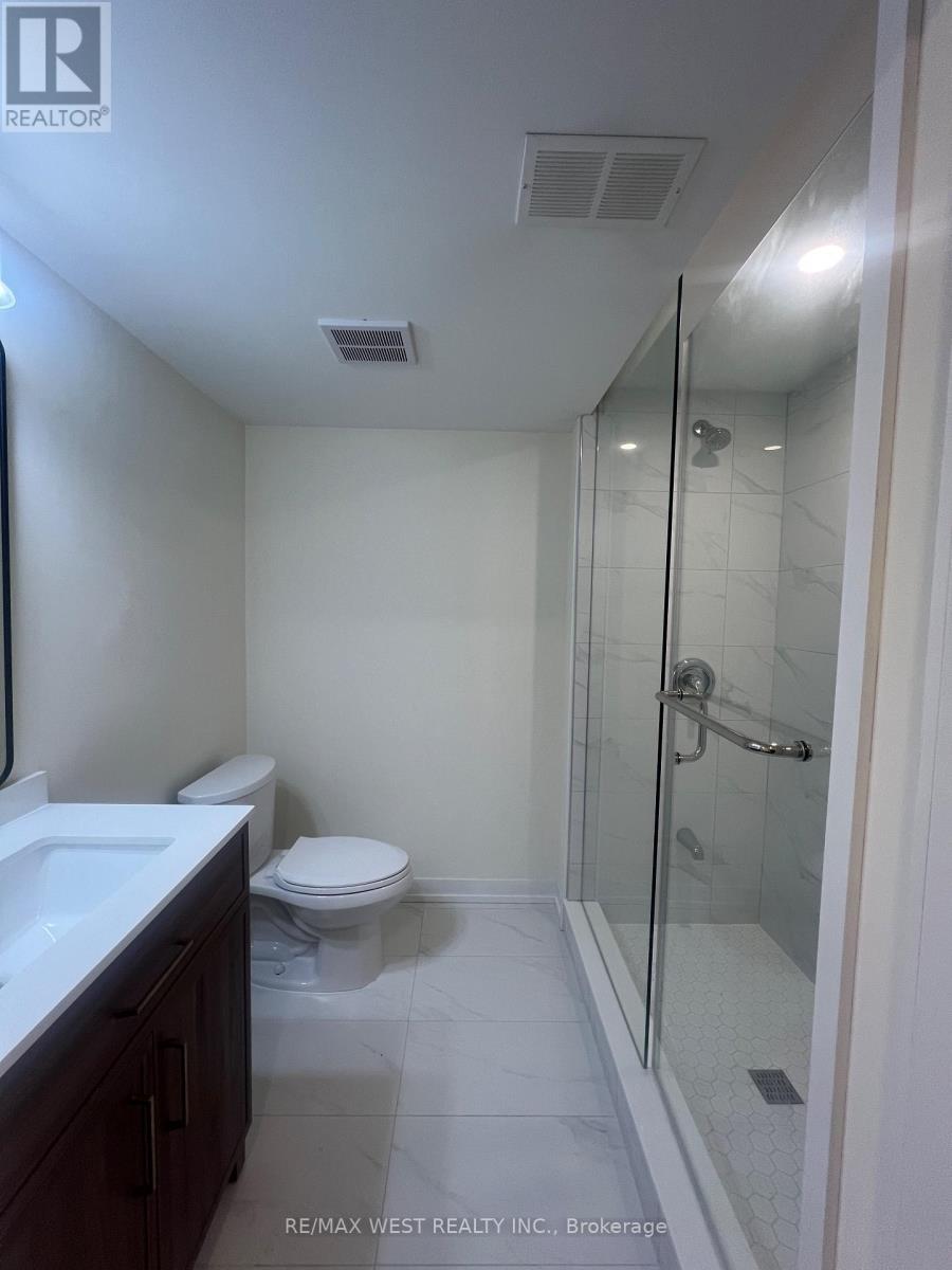 4 Lafleur Court, Brampton, Ontario L6Y 3L8 - Photo 10 - W13144964
