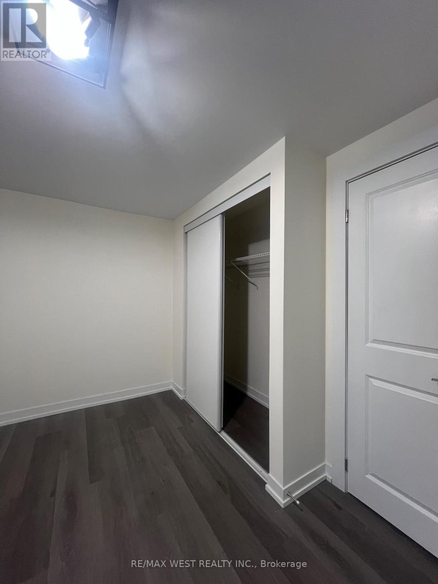 4 Lafleur Court, Brampton, Ontario L6Y 3L8 - Photo 4 - W13144964