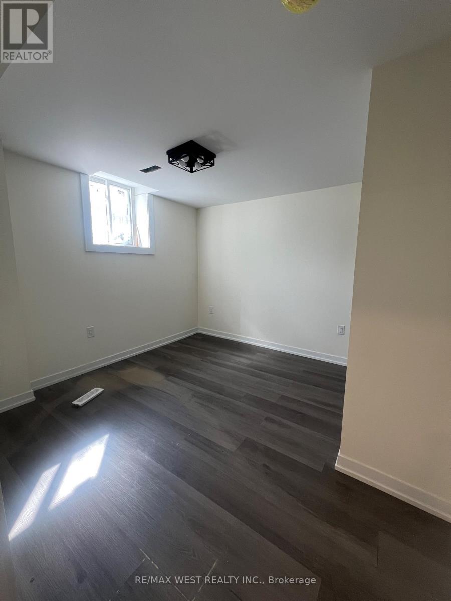 4 Lafleur Court, Brampton, Ontario L6Y 3L8 - Photo 7 - W13144964