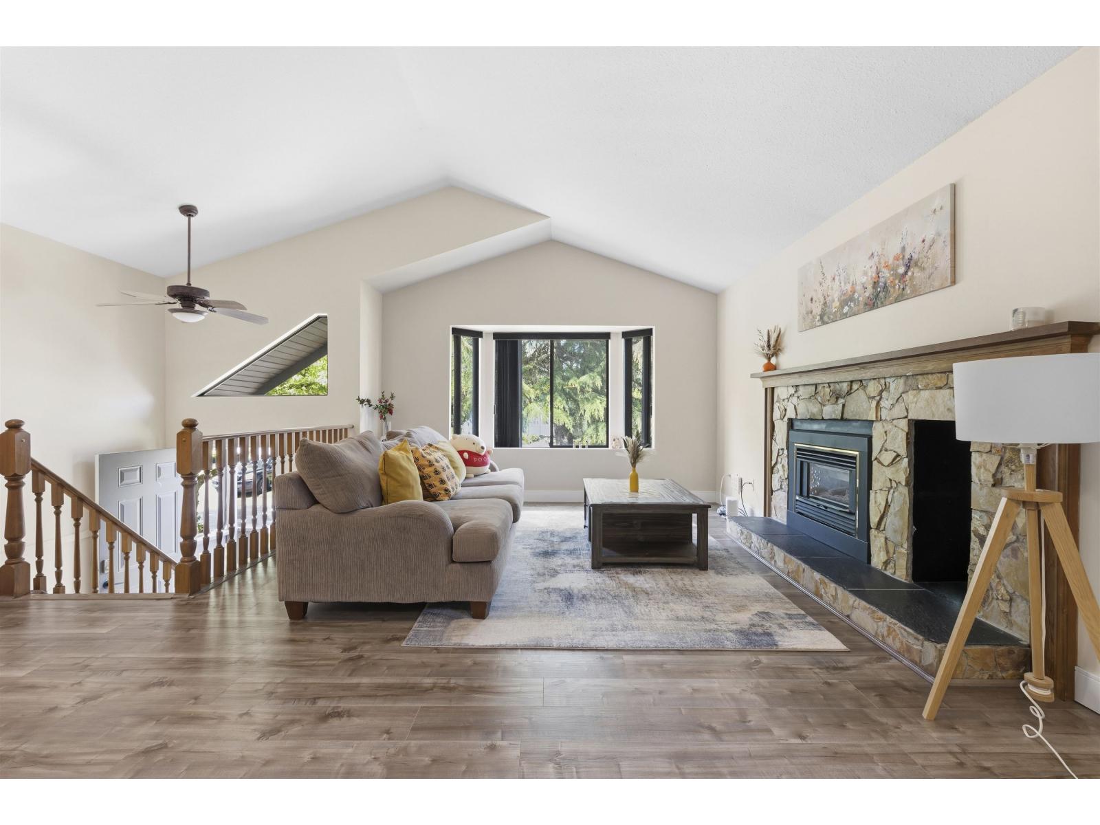 9768 151a Street, Surrey, British Columbia  V3R 8W8 - Photo 4 - R3125287
