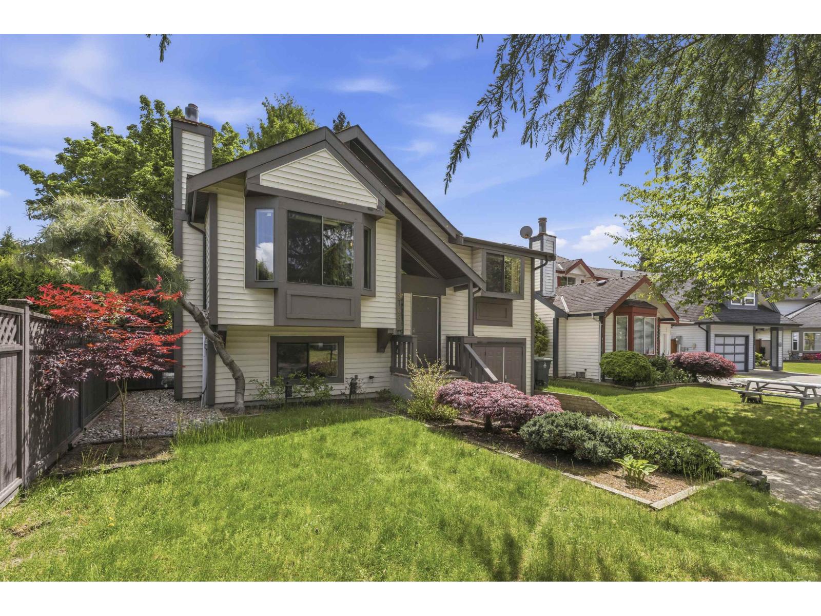 9768 151a Street, Surrey, British Columbia  V3R 8W8 - Photo 2 - R3125287