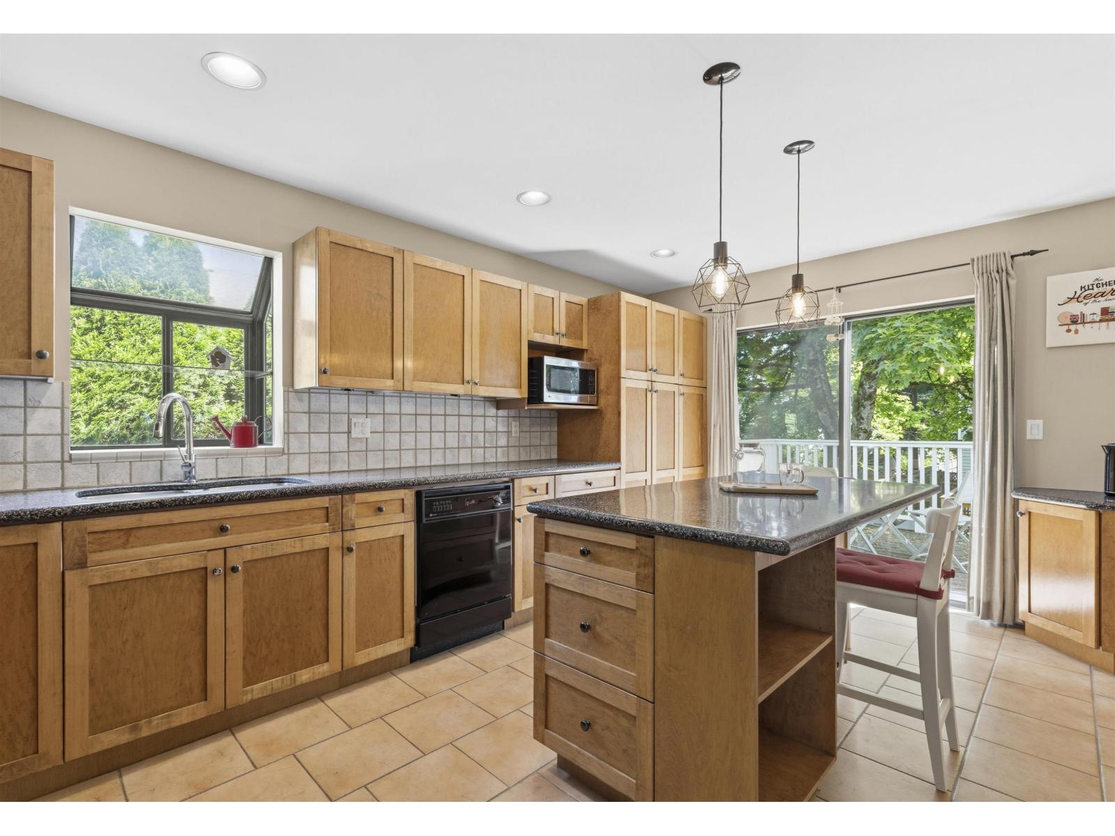 9768 151a Street, Surrey, British Columbia  V3R 8W8 - Photo 6 - R3125287
