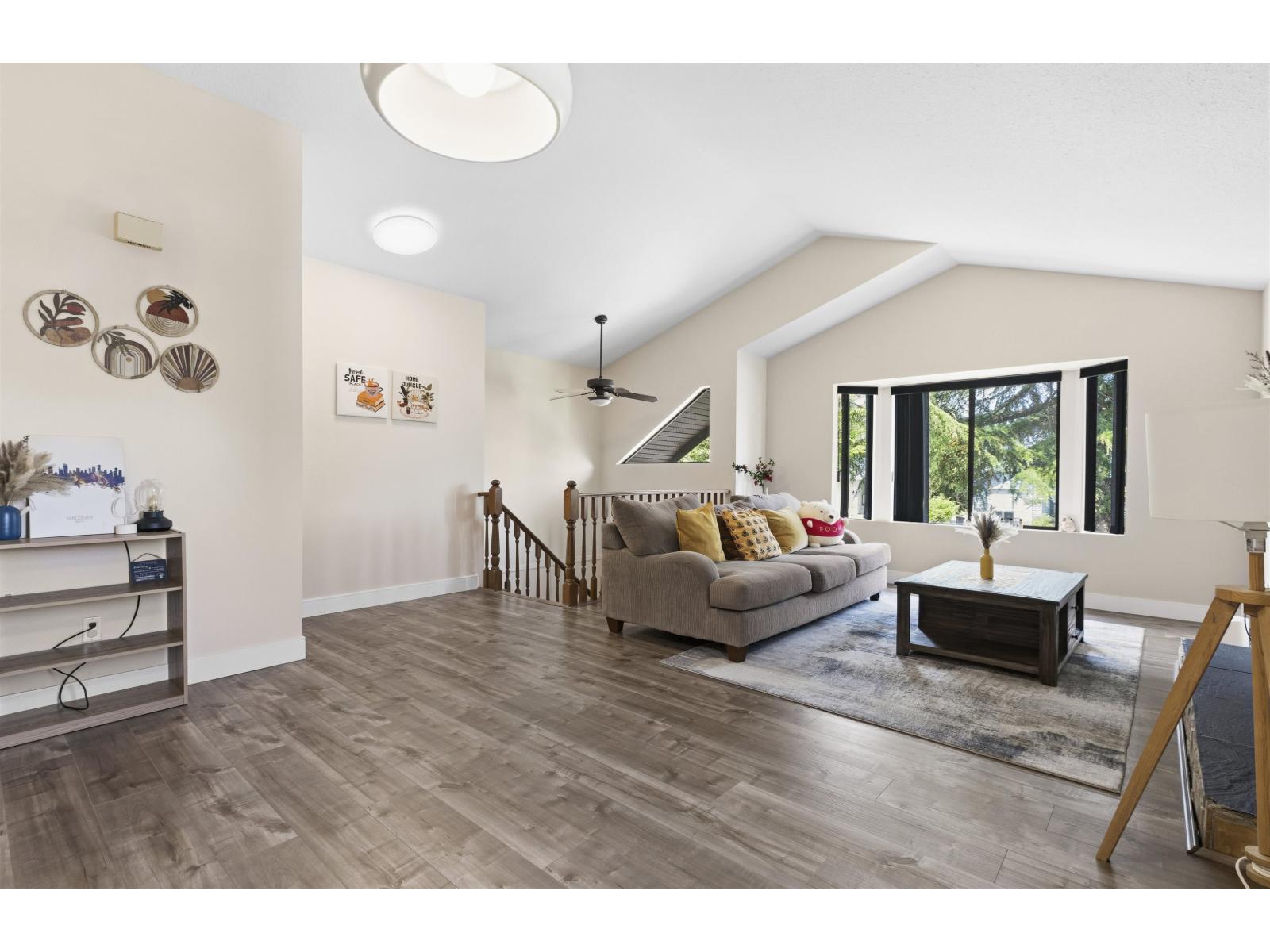 9768 151a Street, Surrey, British Columbia  V3R 8W8 - Photo 5 - R3125287