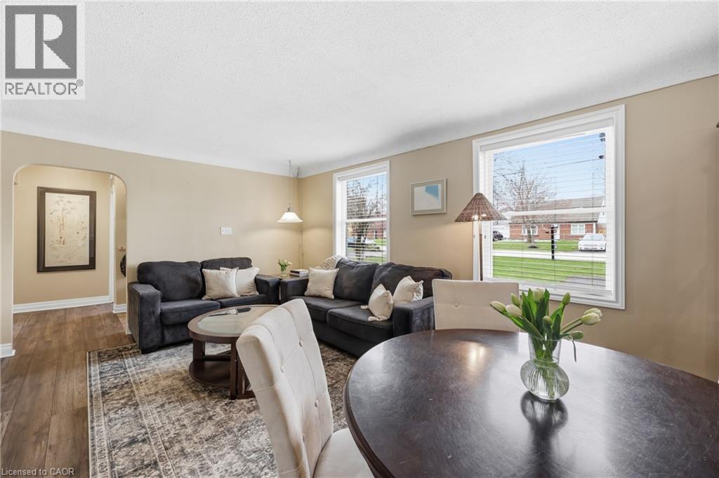 2074 Churchill Avenue, Burlington, Ontario  L7R 3T7 - Photo 4 - 40820436