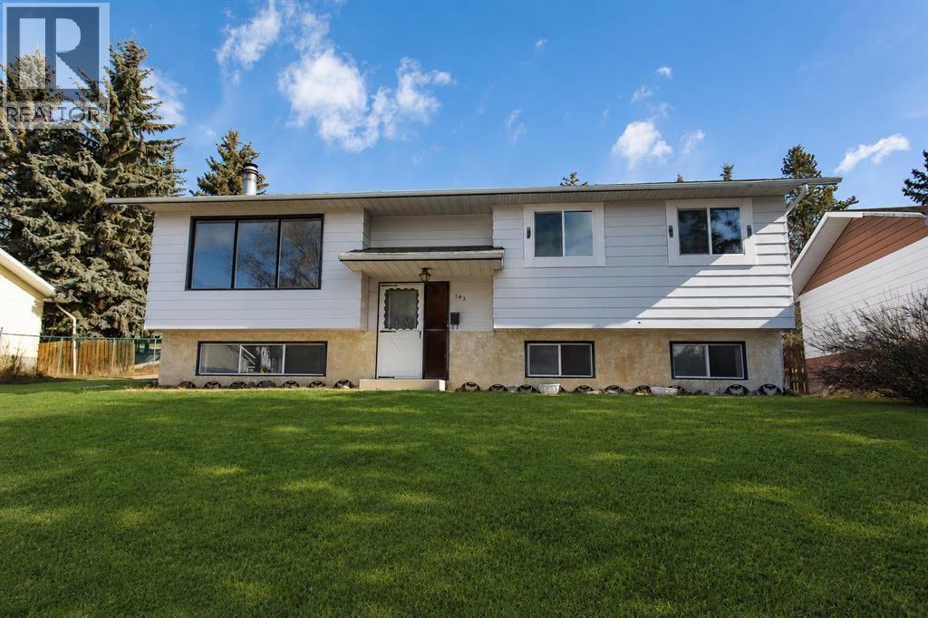 103 Westview Drive, Sylvan Lake, Alberta  T4S 1H7 - Photo 2 - A2306182