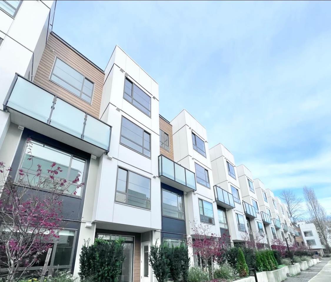 308 6338 KING GEORGE BOULEVARD, Surrey, British Columbia