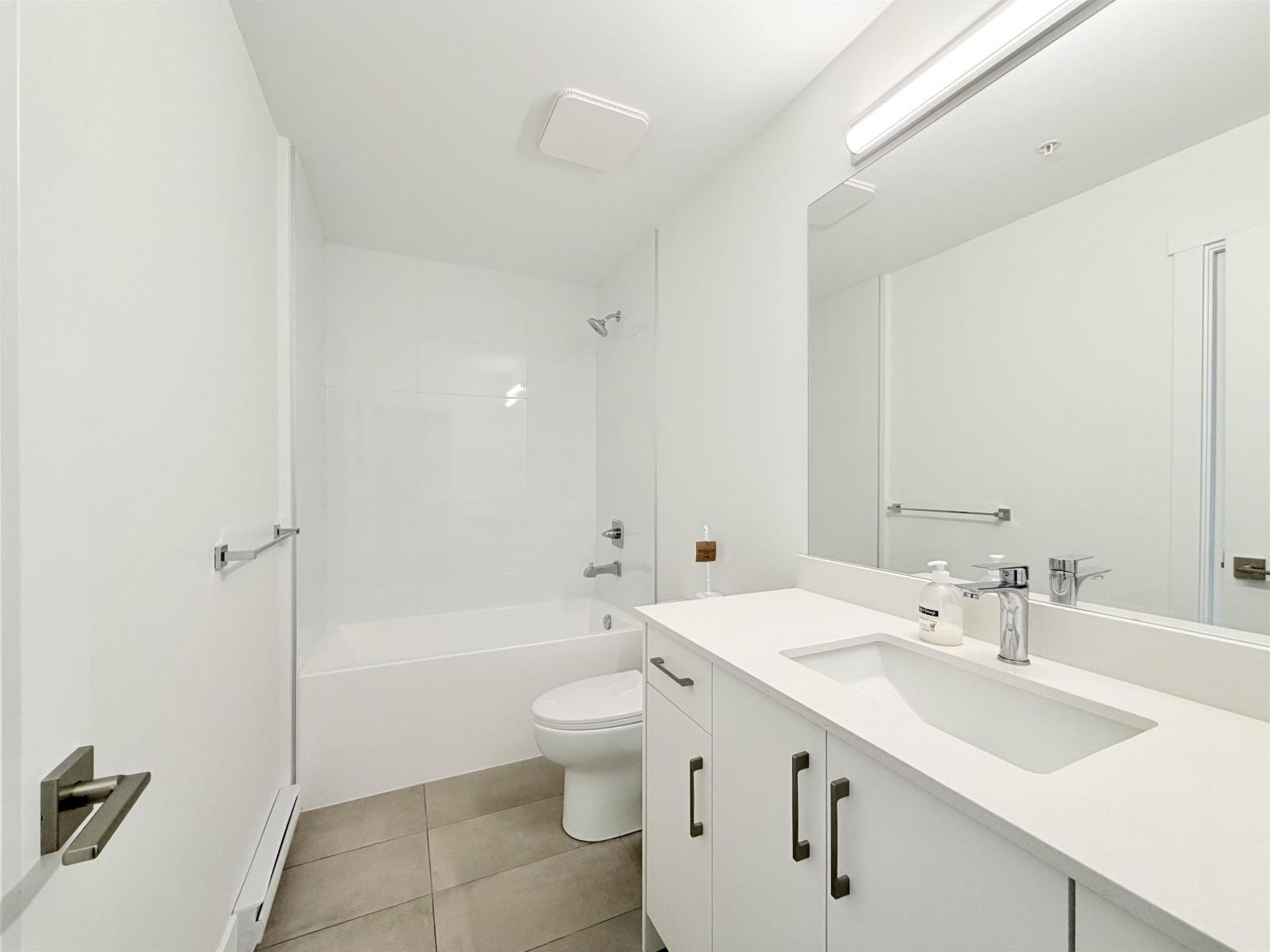 308 6338 King George Boulevard, Surrey, British Columbia  V3X 0L5 - Photo 2 - R3125397