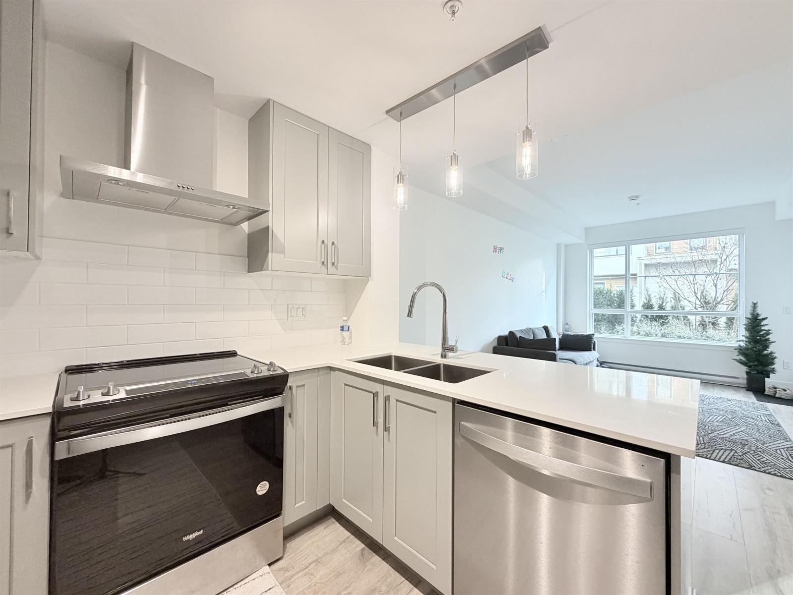 308 6338 King George Boulevard, Surrey, British Columbia  V3X 0L5 - Photo 4 - R3125397