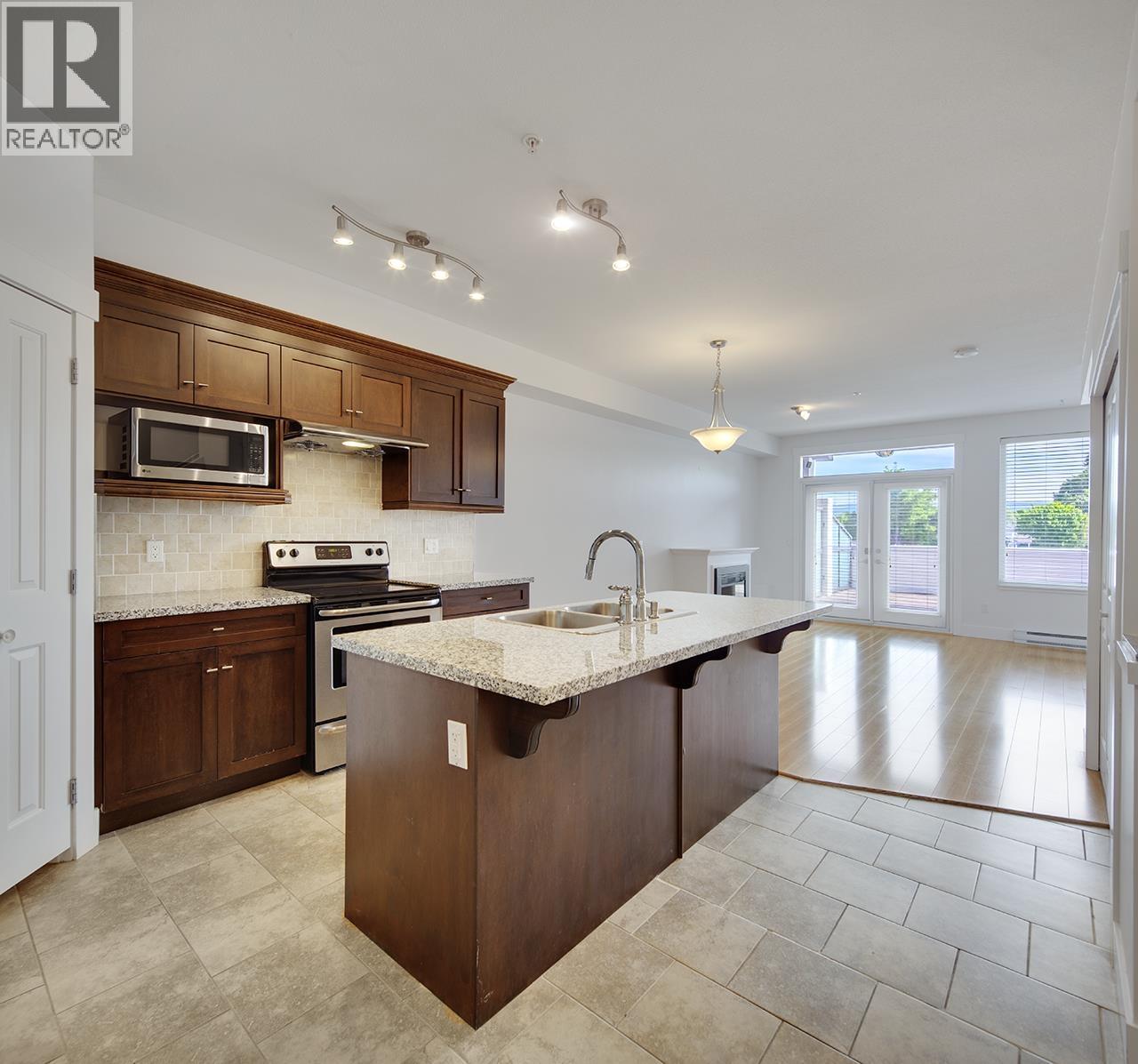 205 7908 Graham Avenue, Burnaby, British Columbia  V3N 1V9 - Photo 6 - R3125290