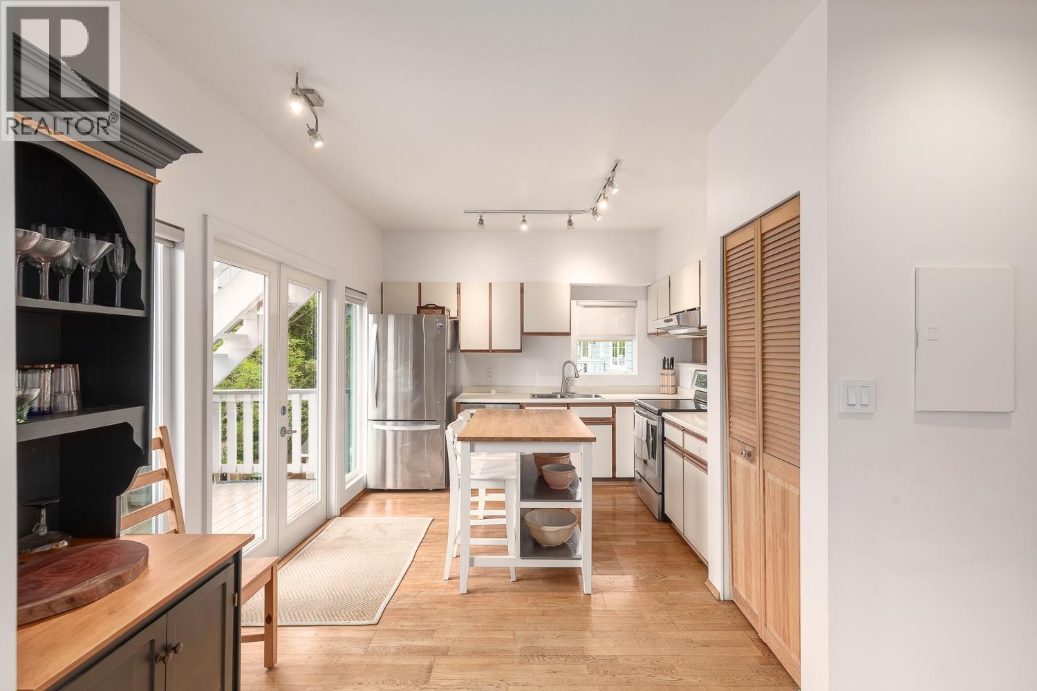 2546 W 2nd Avenue, Vancouver, British Columbia  V6K 1J8 - Photo 8 - R3125302