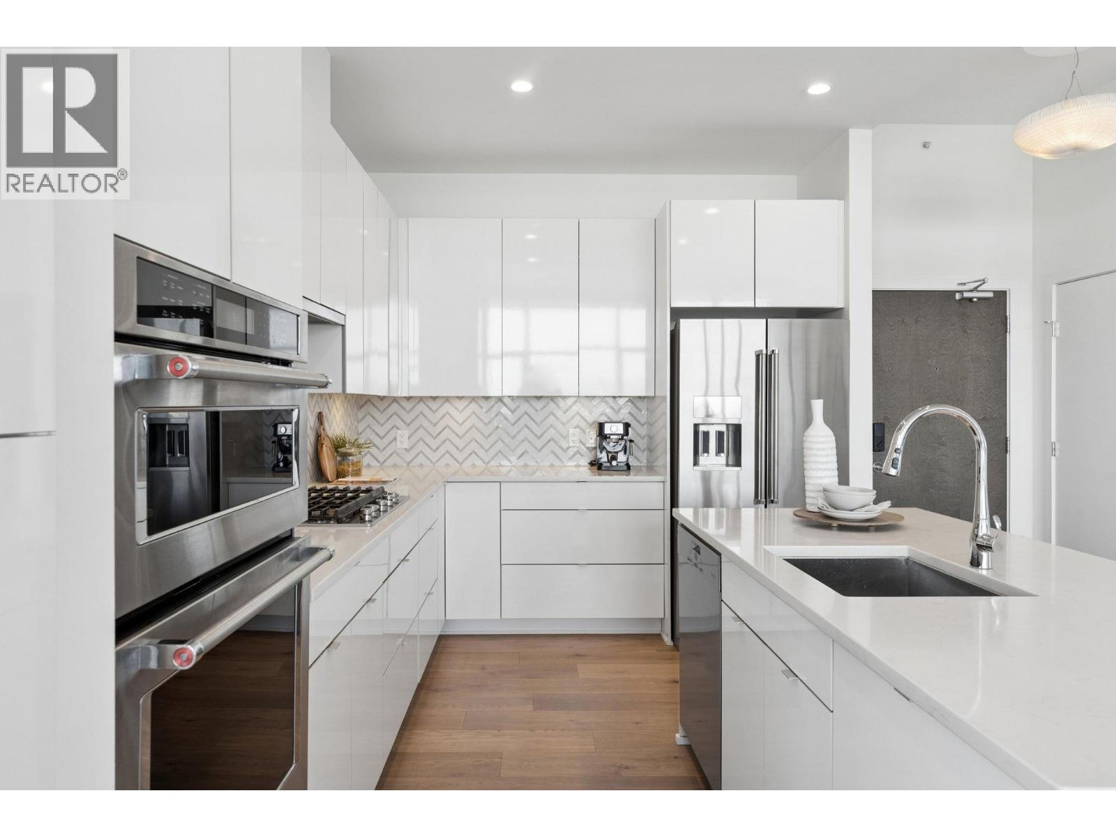 Ph2 200 Nelson's Crescent, New Westminster, British Columbia  V3L 0H9 - Photo 15 - R3125307